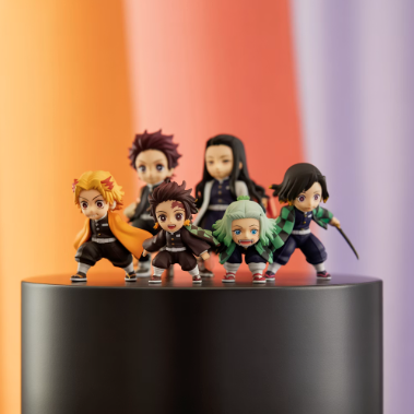 귀멸의 칼날 관련 굿즈와 2차 콘텐츠 정보 섹션 이미지