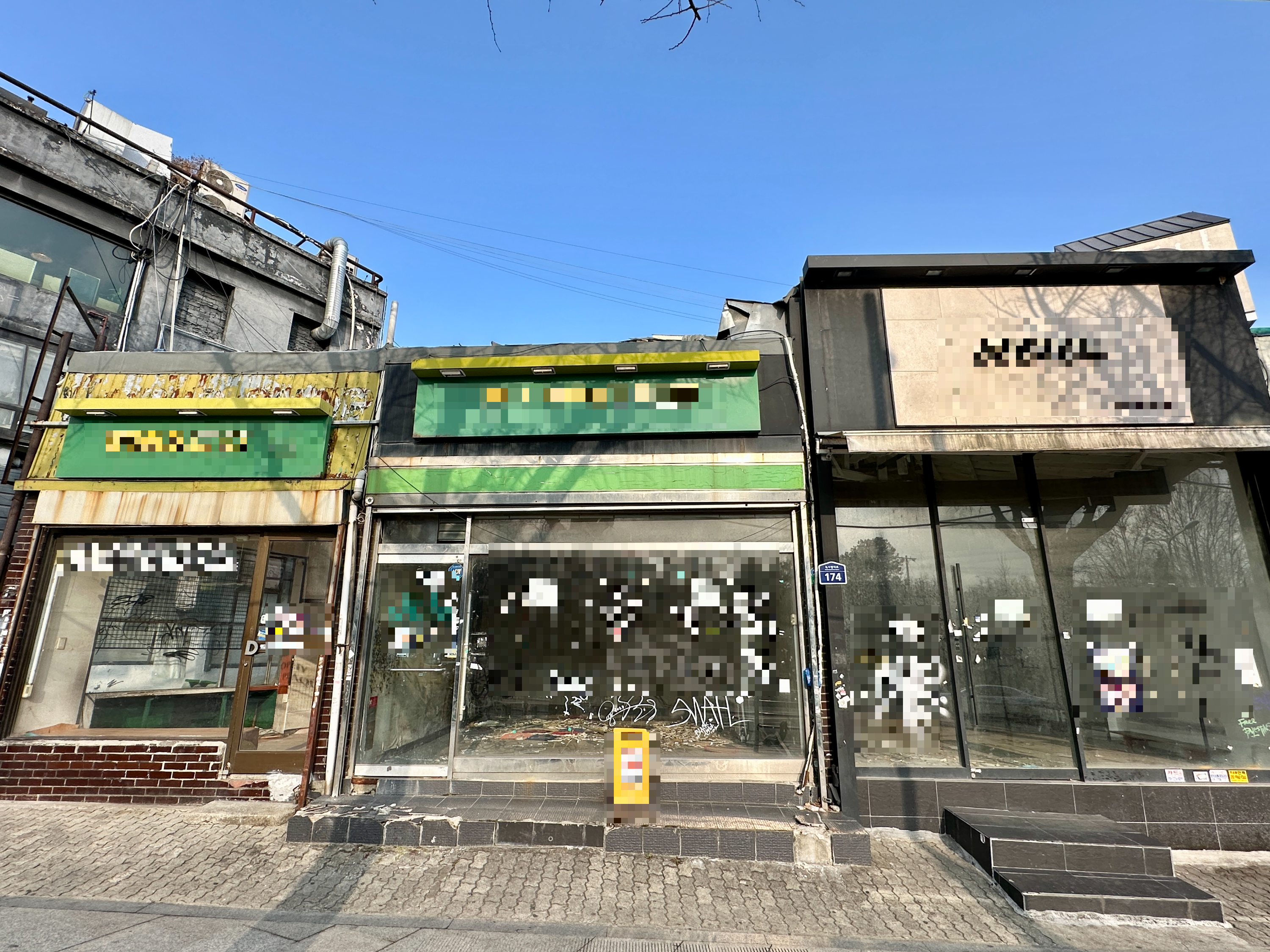 공실이 많은 이태원 상점들