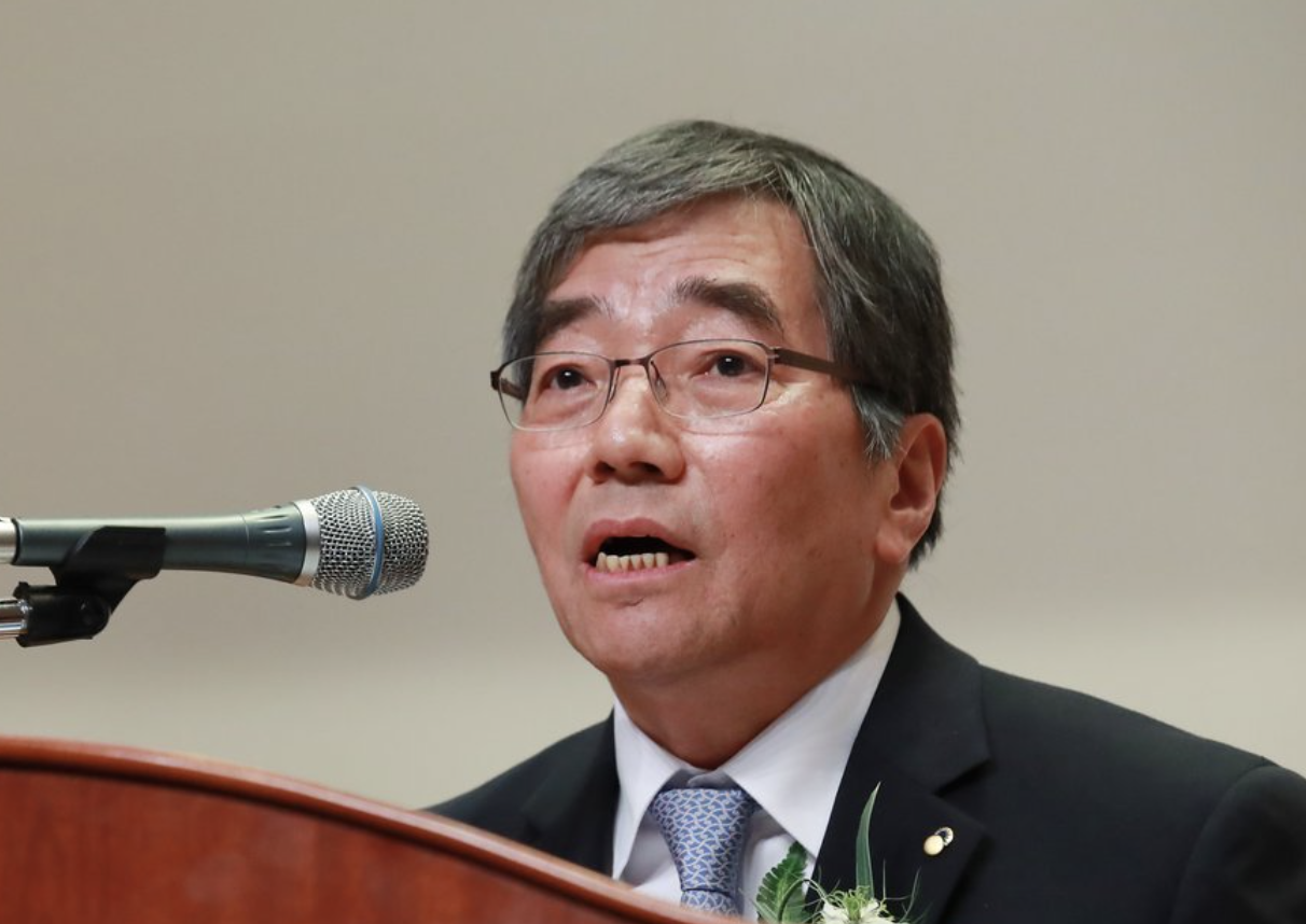 경영학자 윤석헌