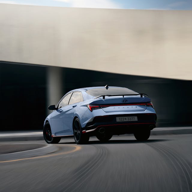 현대 아반떼 자동차 모습