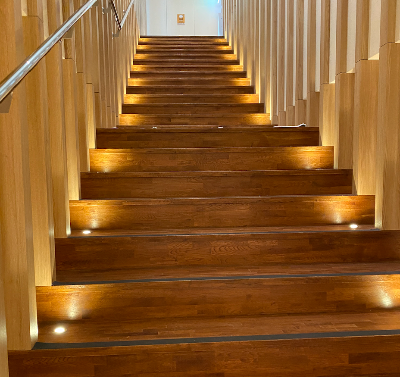 수영장으로 올라가는 길