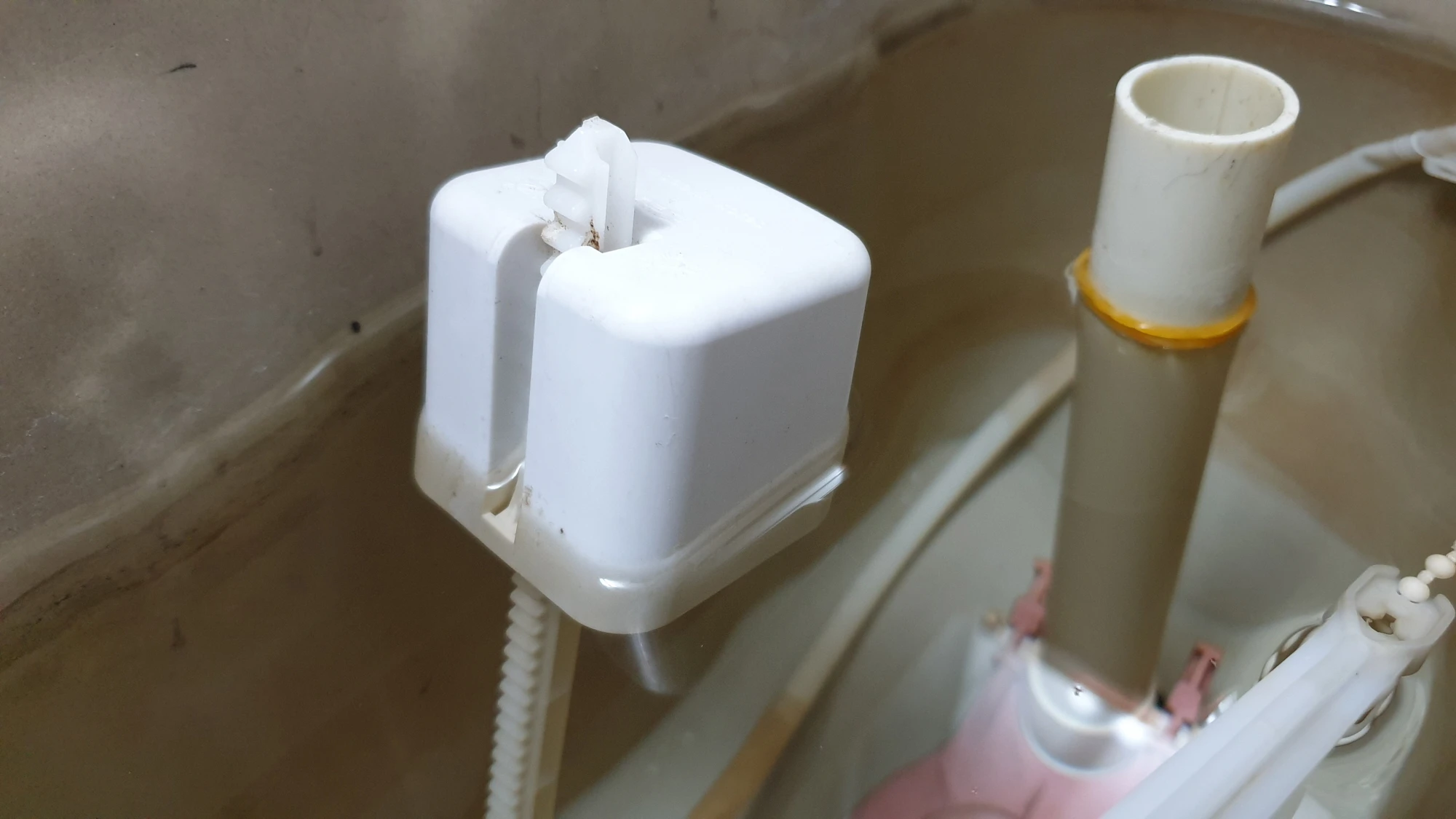 변기 물탱크 물 양 적을 때