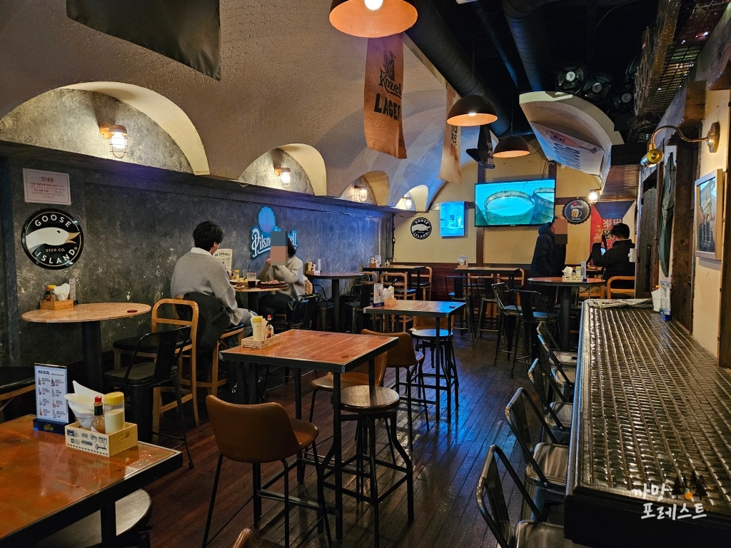 나즈드라비 강남대로점 매장 내부