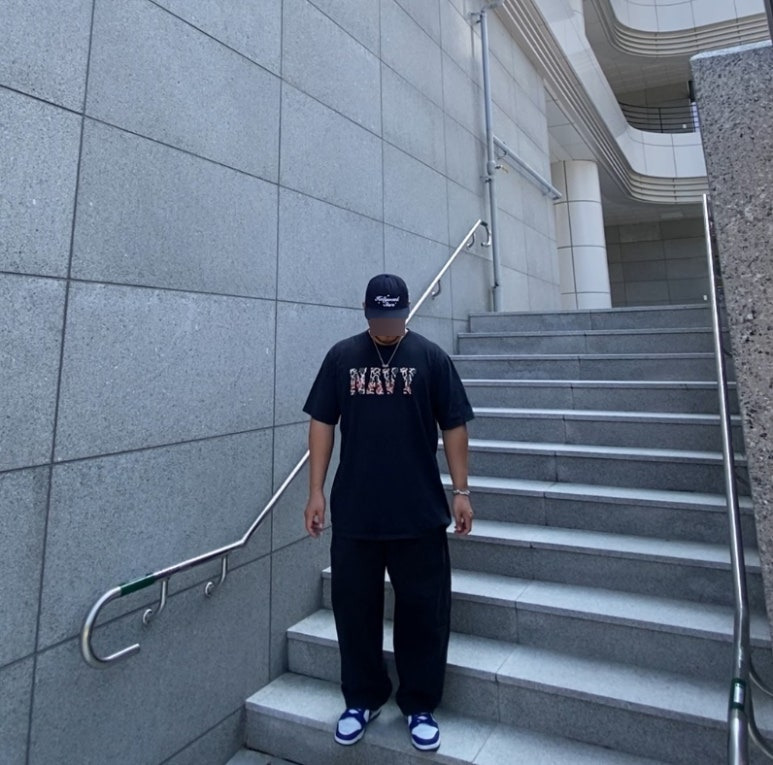 데일리룩('26. 9. 27.)에페 빈티지 할리우드 스타 볼캡, 엔티엠티 카모 티셔츠, 나이키 클럽 벌룬팬츠, 나이키 덩크로우 레트로 콩코드, 제이엔드, 타티아나, 써지컬스틸액세서리