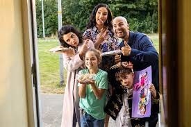 가족들이 다함께 웃는 모습