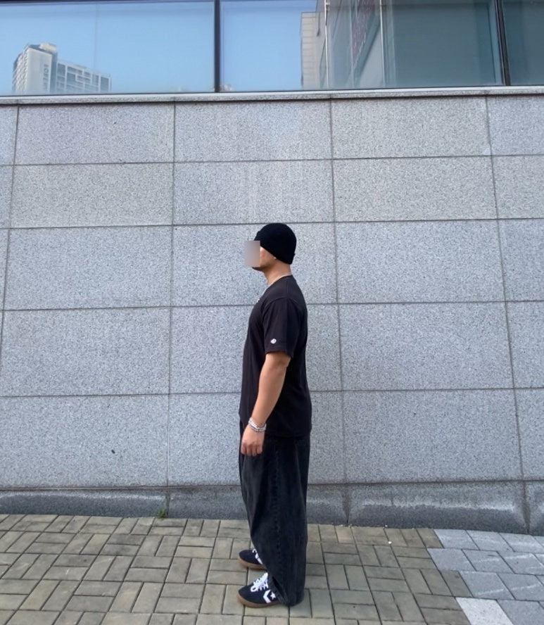 데일리룩('26. 10. 9.)엠엘비 MLB 뉴에라 NY 뉴욕양키즈 뉴 젤리 미드 비니, 어커버 티셔츠, 무신사스탠다드 벌룬 팬츠, 컨버스 올스타 클래식 트레이너 옥스 스웨이드