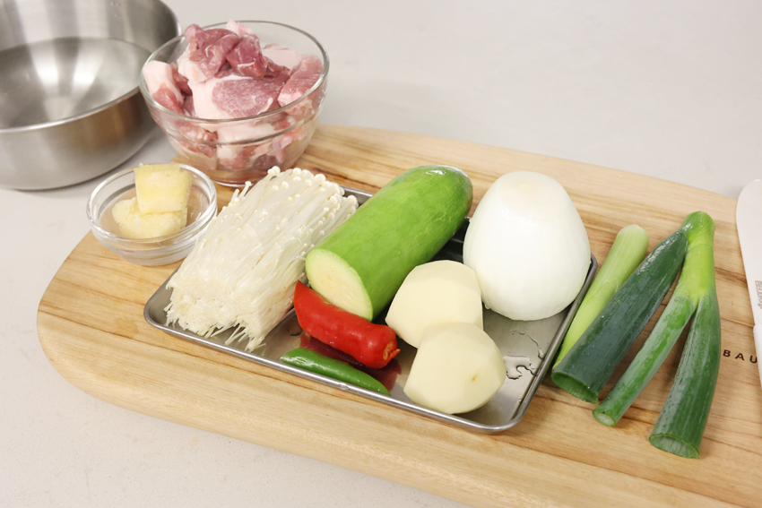 돼지고기 애호박 고추장찌개