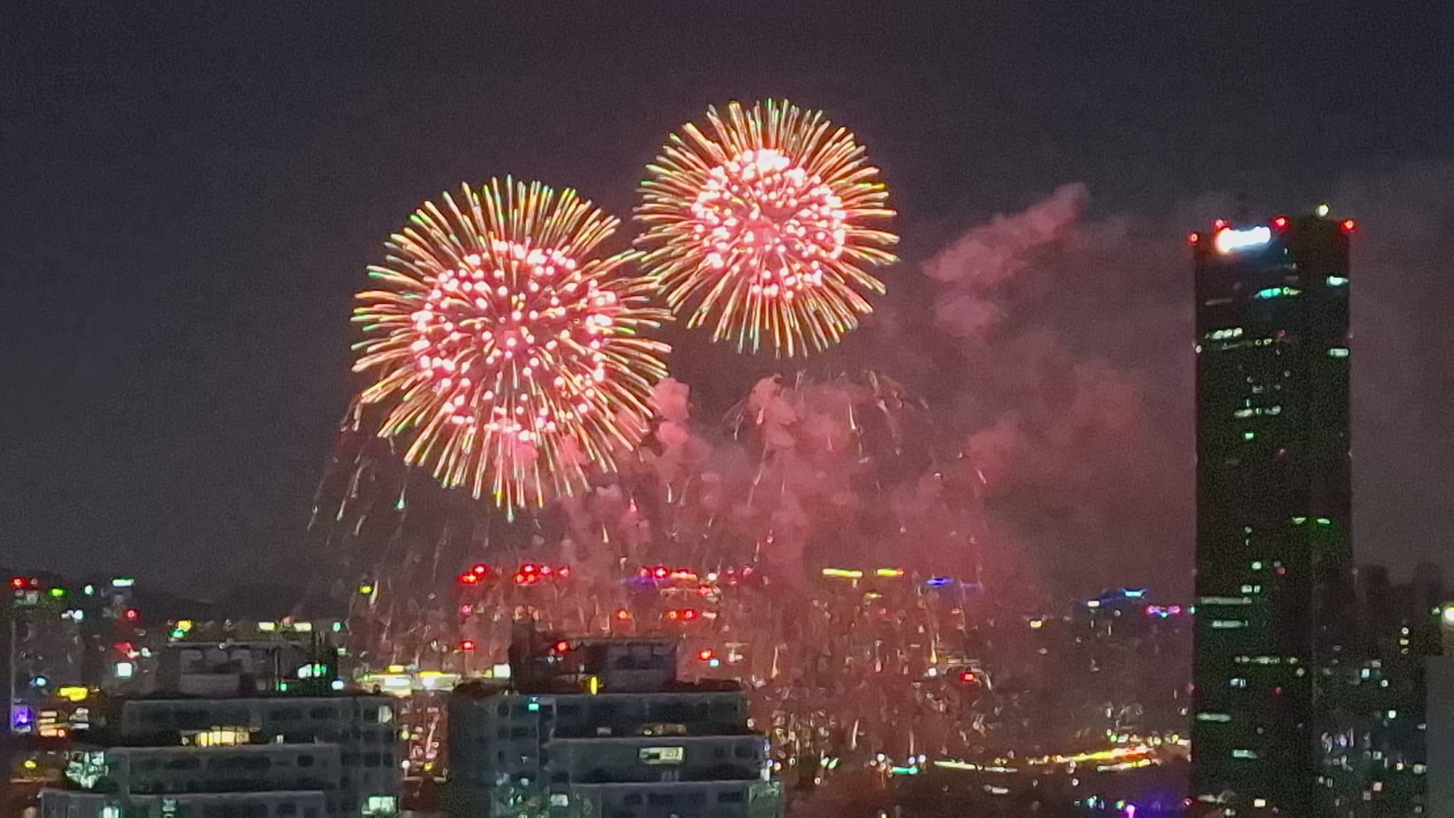 서울세계불꽃축제 2025 — 여의도 한강 위로 터지는 불꽃(히어로 이미지)