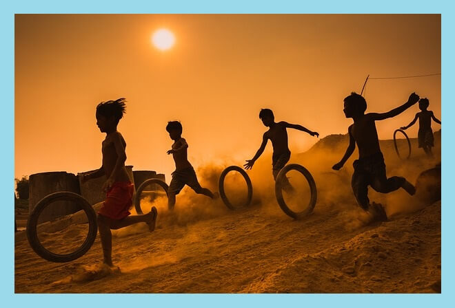 체험학습-굴렁쇠-굴리는-아이들