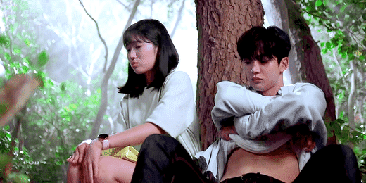 옷벗어주는남자와-놀라는-여자-어하루