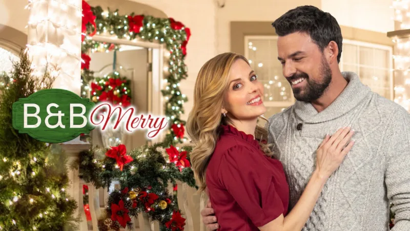 두 남녀가 서로 안고 있는 영화 사랑이 머무는 크리스마스