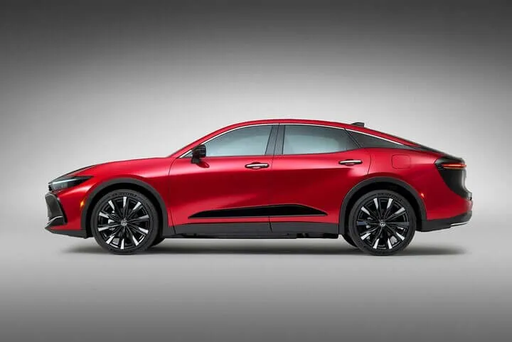 토요타 크라운 풀체인지 측면