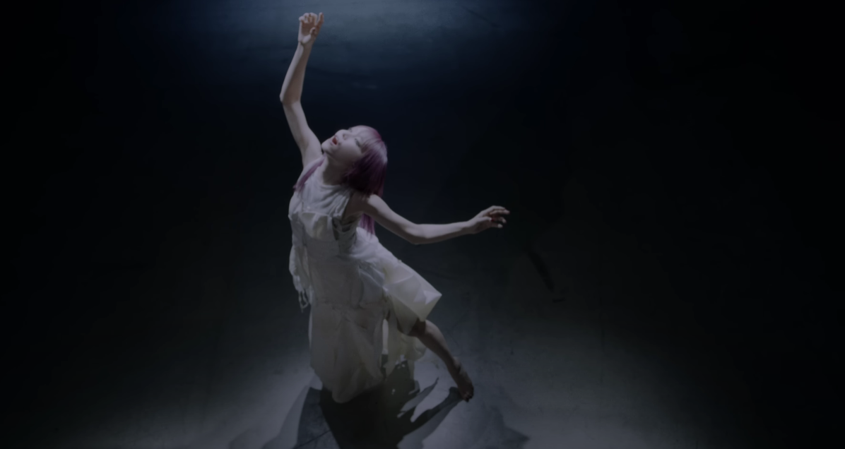 리사(LISA) 残酷な夜に輝け(잔혹한 밤에 빛나라)