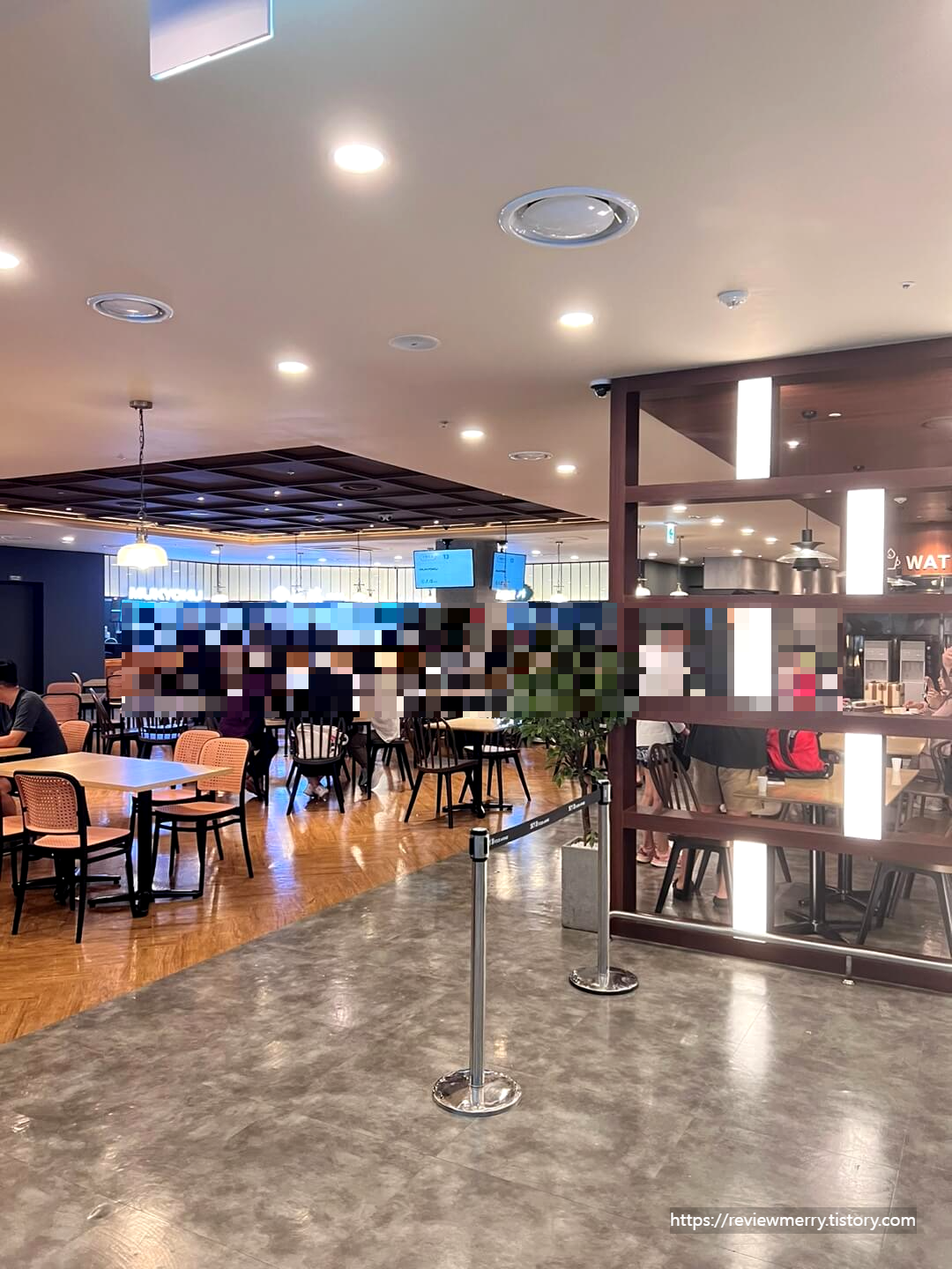 푸드코트 내부