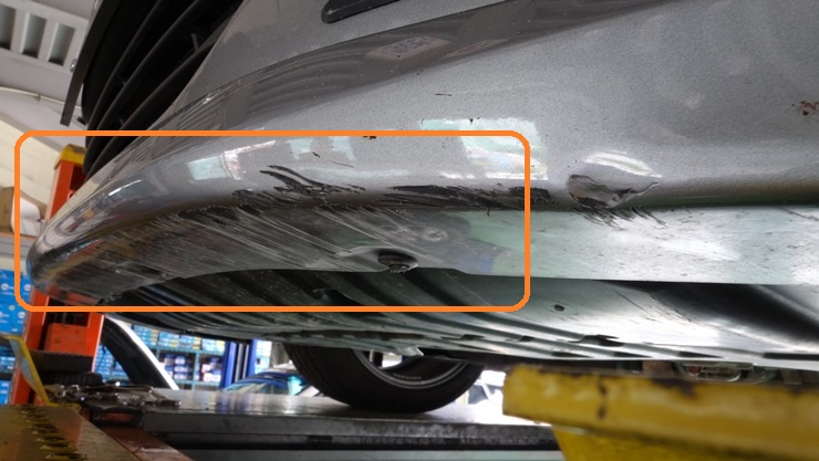 아반떼하부긁힘