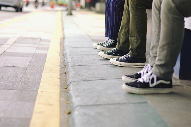 굽이 낮고 편한 신발의 모습