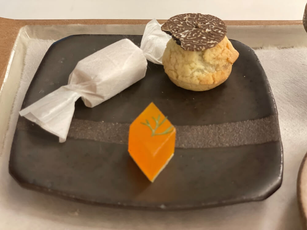 미쉐린 3스타 가온 - 맛있는 한입거리 디저트