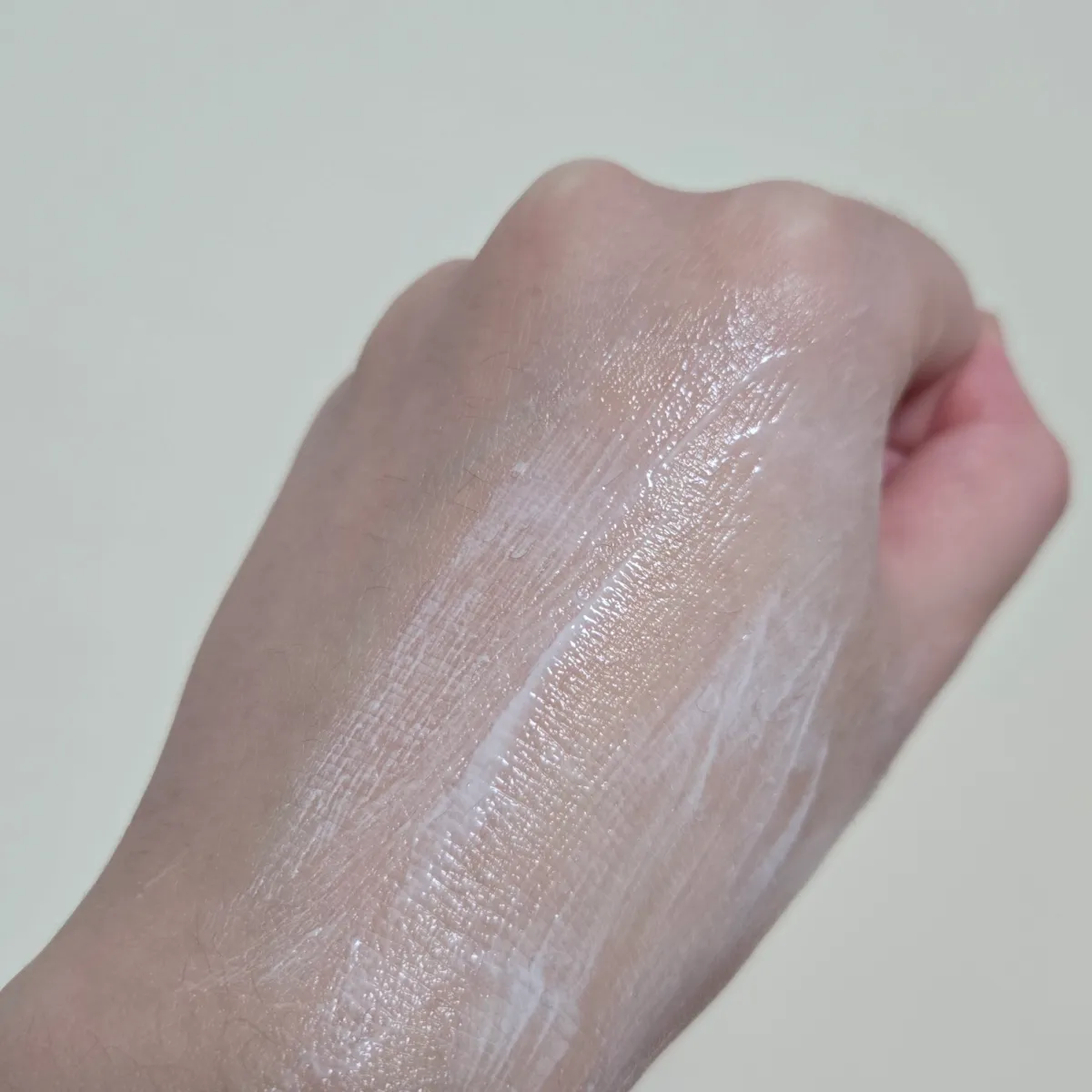 로하스베베-베이비-모이스처라이저-한번-펴-바른-모습
