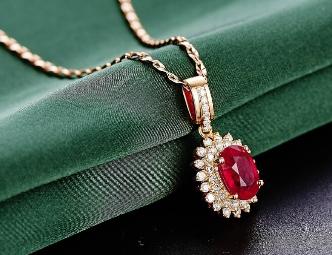 7월의 탄생석 루비는