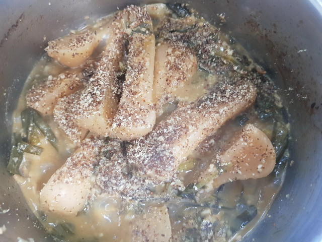 들깨가루-가득넣은-알타리무지짐