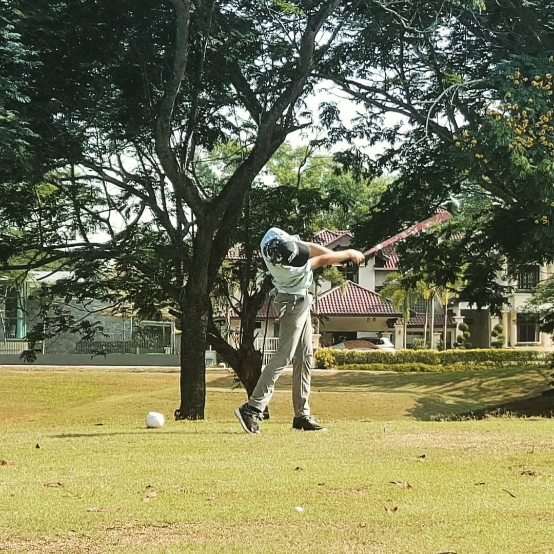초등학교 시절 아들 드라이버 티샷 모습