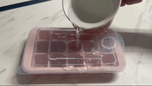 다이소-얼음트레이-물붓기