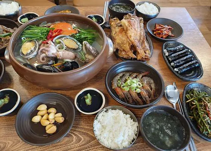 예이제해물듬뿍칼국수 게장