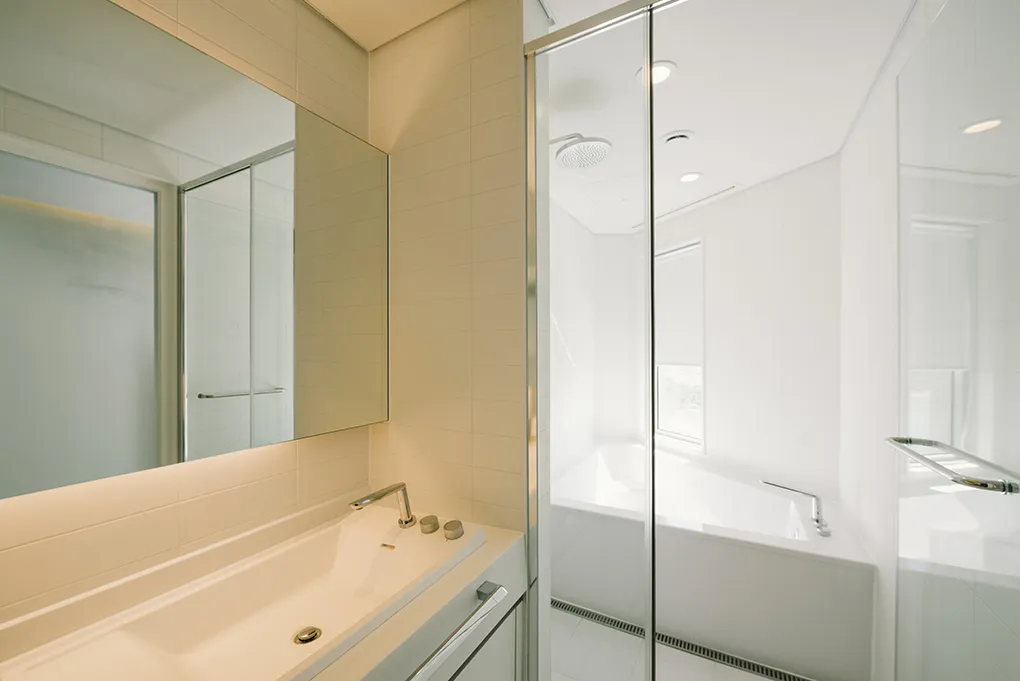 인천-중구-영종도-네스트호텔-객실-디럭스-트윈-(벙커룸)-욕실-욕조