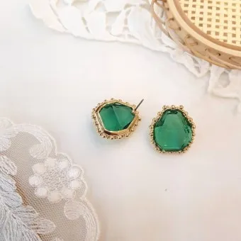 피부과 전문의가 알려주는 초록색 귀걸이 대처법에 대해_8