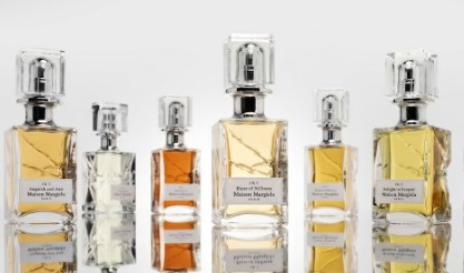 alt="A complete set of 6 Maison Margiela Scentsorium 2026 collection perfume flacons lined up alt="마르지엘라 센토리움 2026 컬렉션 6가지 향수 플라콩 제품 사진"