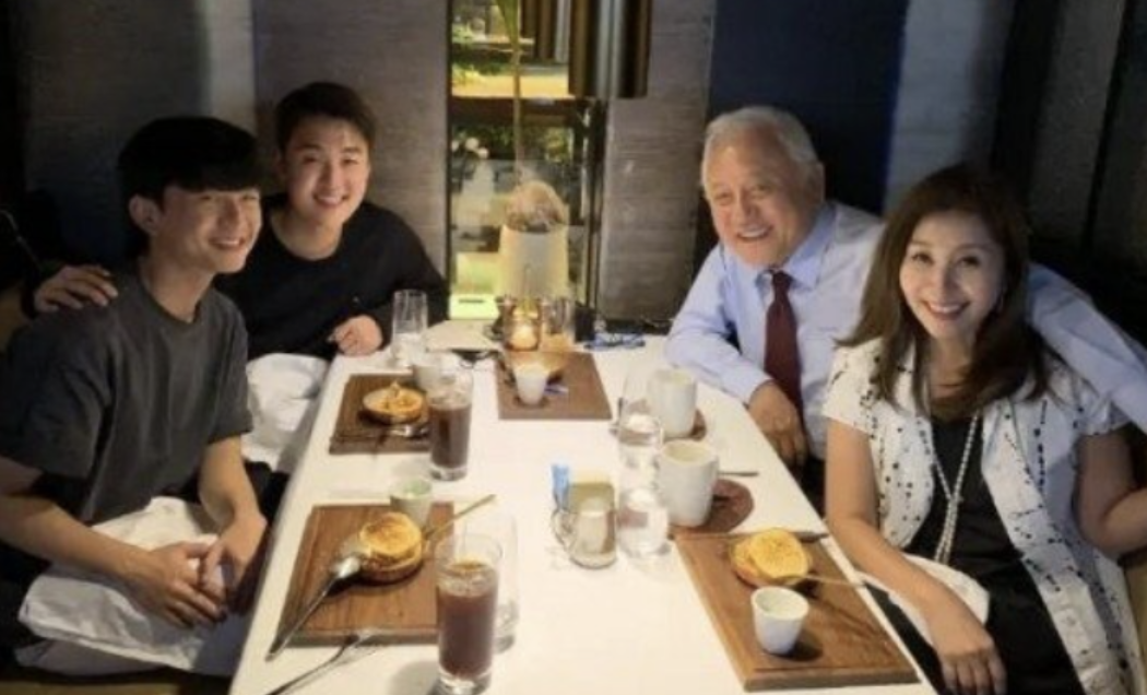 최명길 나이 프로필 남편 김한길과 아들 함께한 행복한 일상