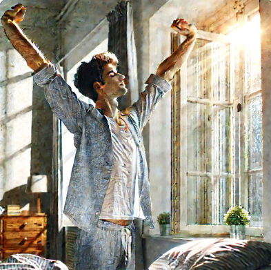 기지개펴며 아침 루틴을 시작하는 모습