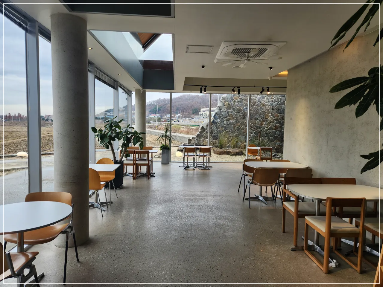 아산-카페-노커-1층