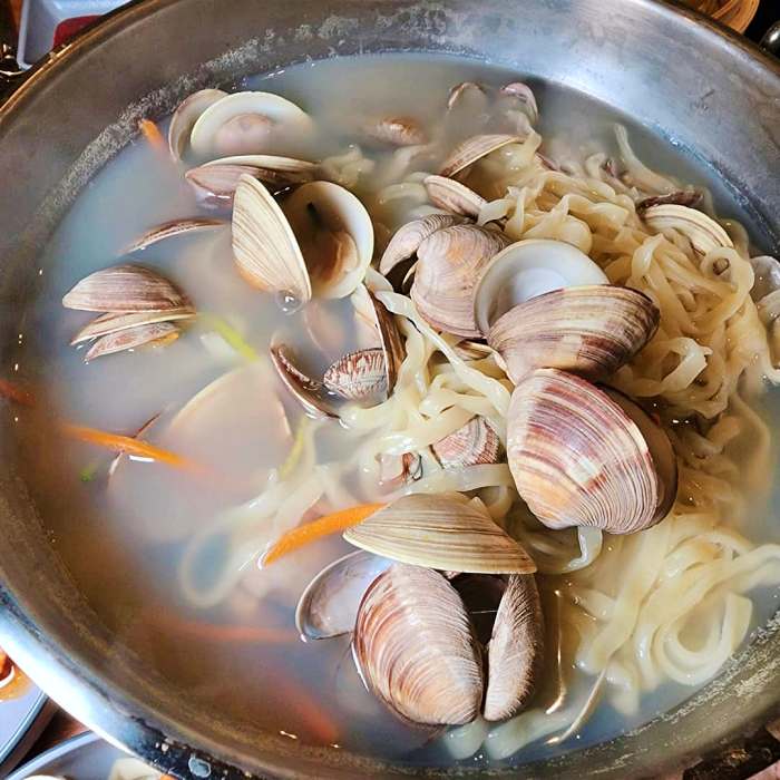 생방송투데이 하남 미사 진한 육수 백합 조개 바지락 칼국수 맛집