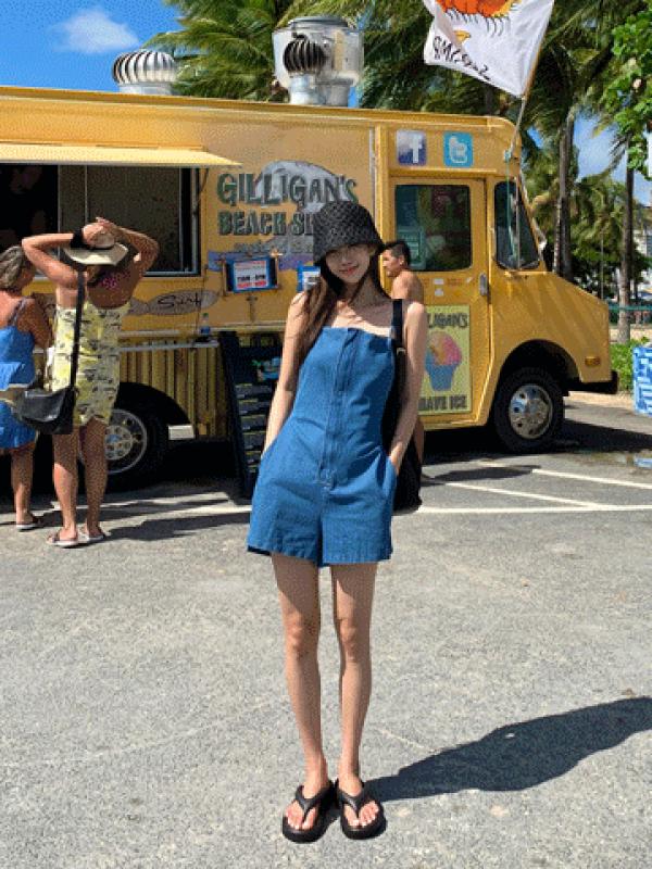 백크로스 데님 숏 점프수트