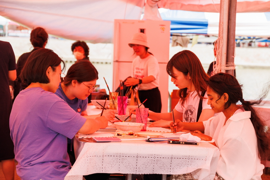 강릉 단오제 체험 프로그램 (창모물 머리 감기&amp;#44; 단오 단장하기&amp;#44; 단오부채 그리기) 