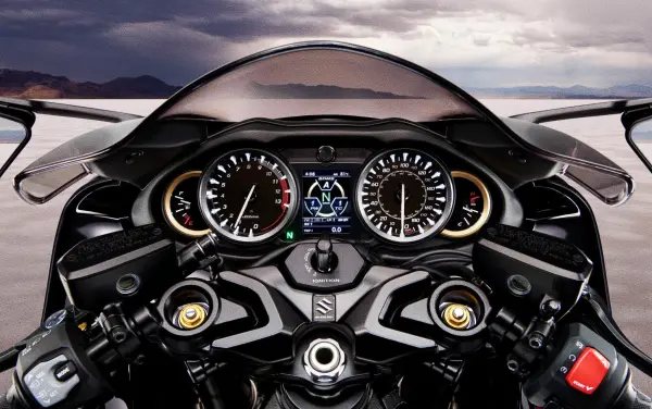 스즈키 하야부사의 디지털 계기판