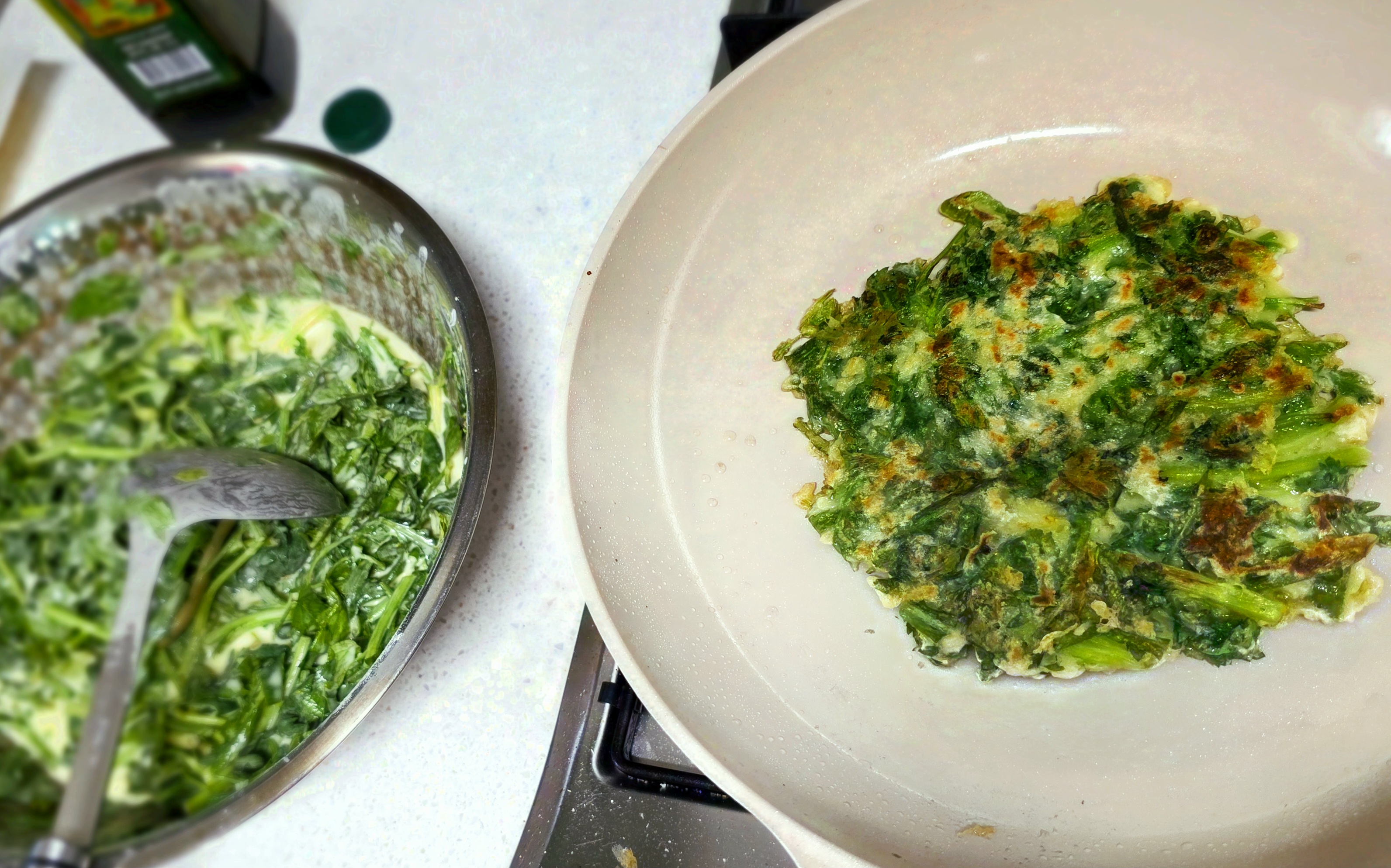 쑥갓으로-부침을-만들었어요.