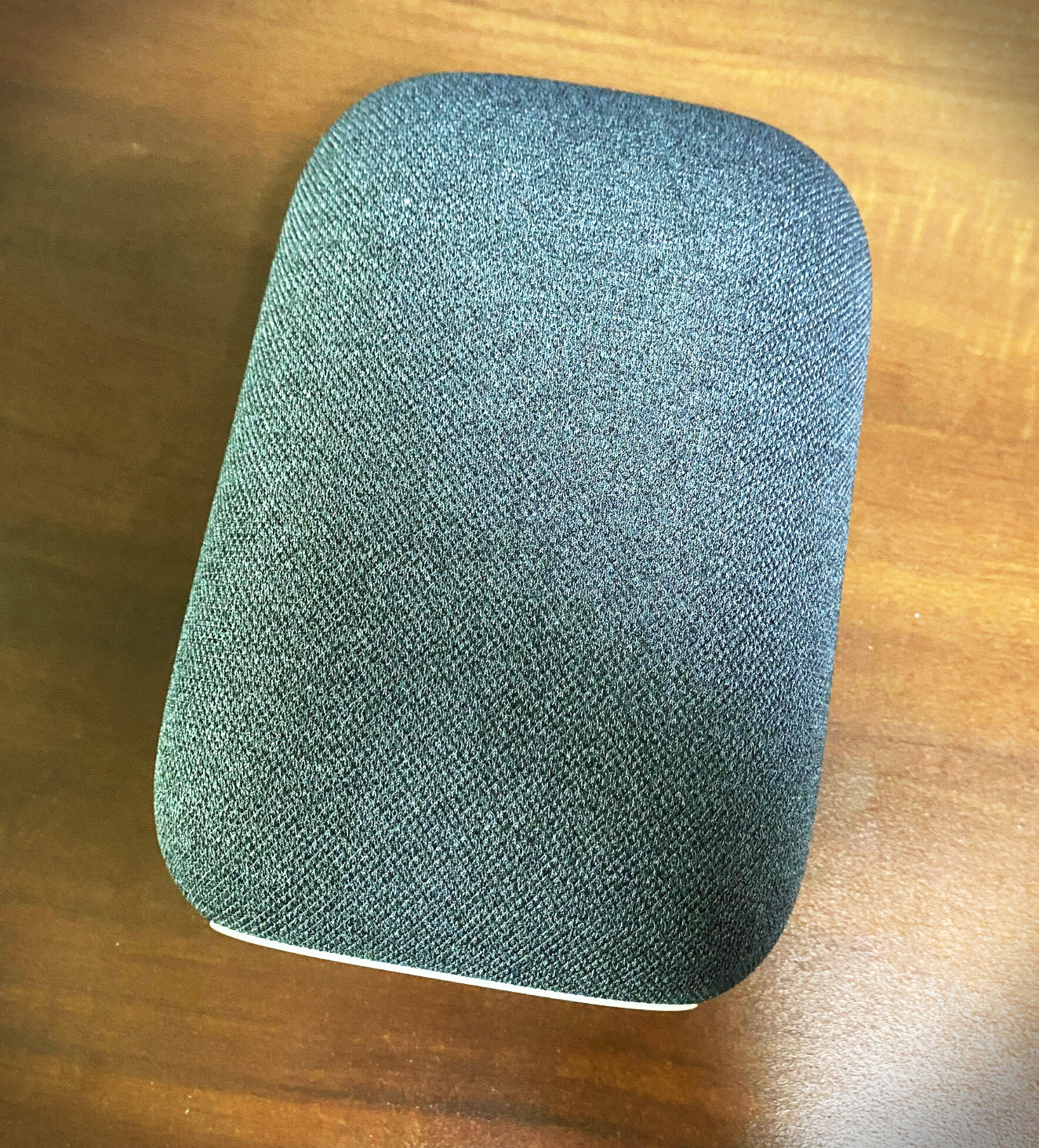 스피커를 박스에서 꺼낸 모습