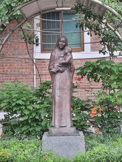 청주 덕암성당 성모동산