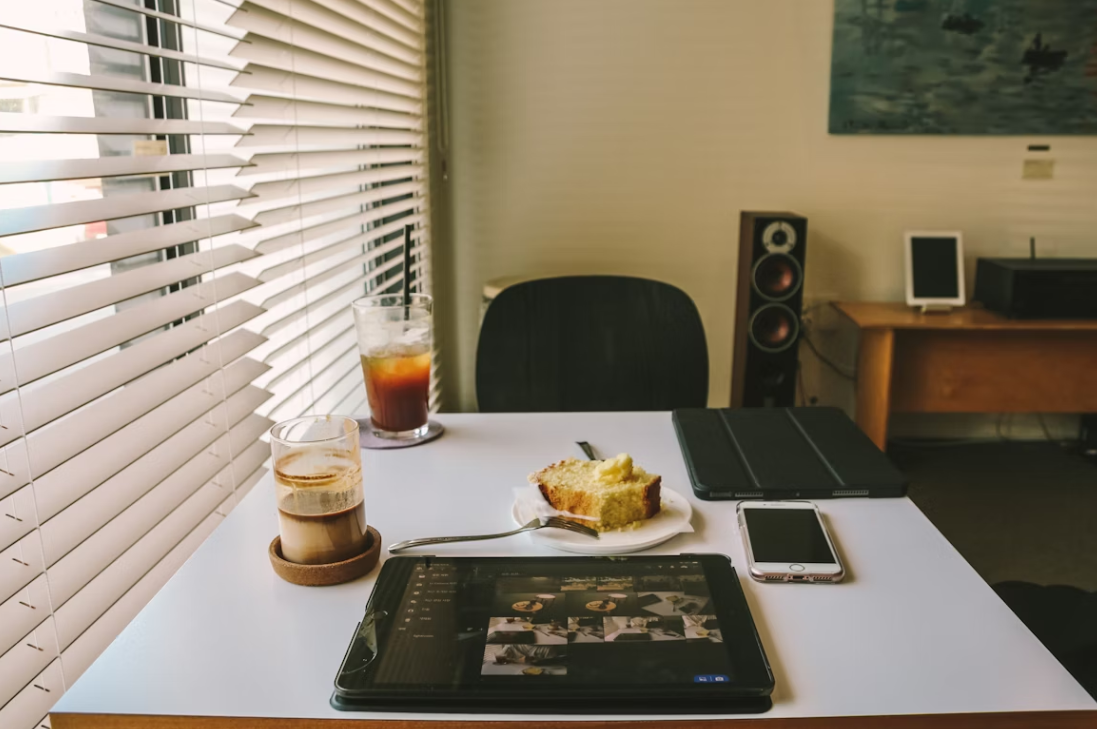 디지털 노마드 카페 문화 전 세계 어디서나 일하는 새로운 일상