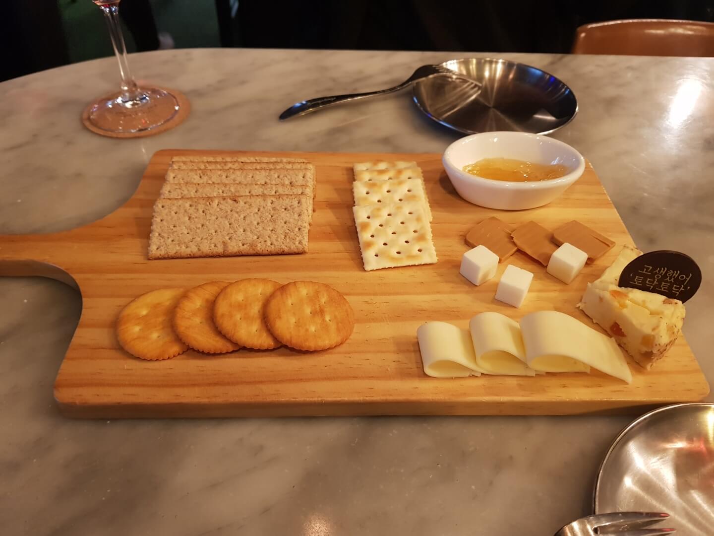 강동구 천호 술집 오늘 와인한잔 리뷰 와인 치즈 맛집