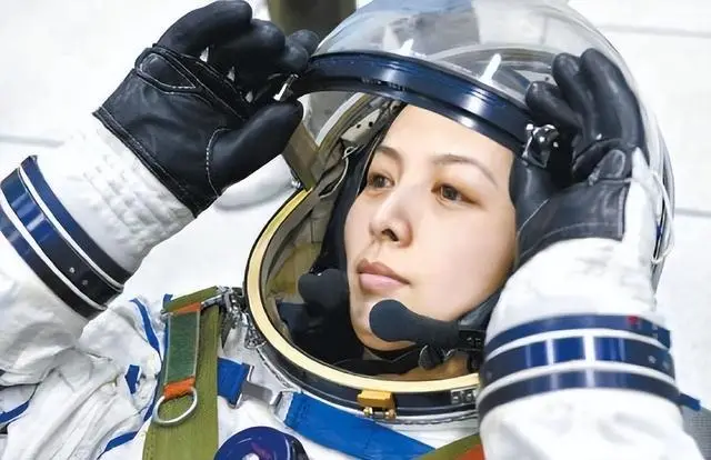 여성 우주비행사, 왜 우주 가기 전 ‘피임약’을 복용할까?