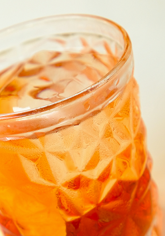 매실청을 물에 희석하여 만든 매실차