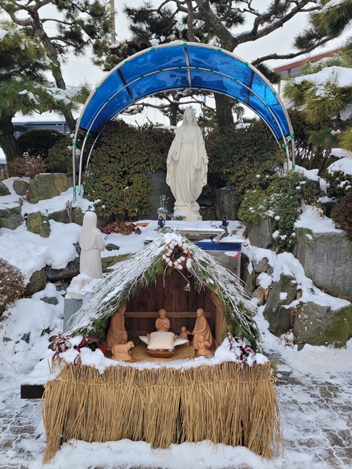 군산 나운동성당 성모동산, 야외 성탄구유