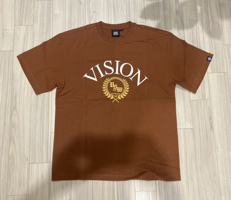 비전스트릿웨어 VSW Arch Emblem T-Shirts Chocolate