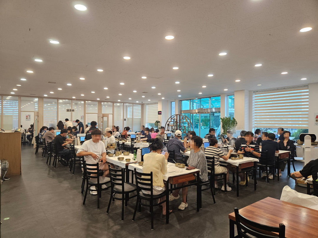 돌솥집 황제 누룽지탕 내부