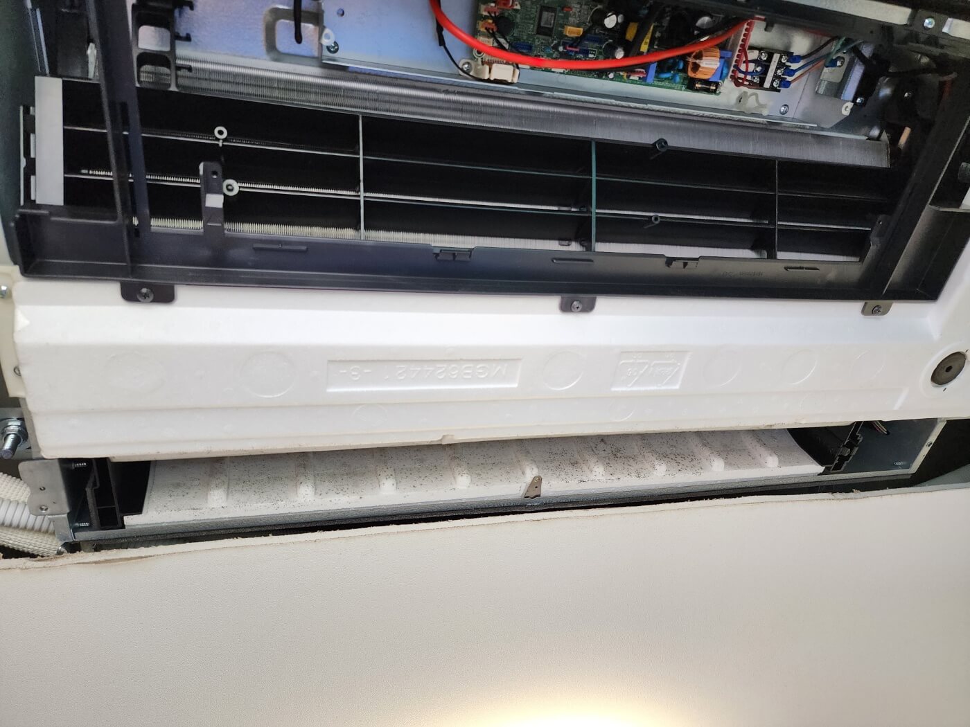 에어컨 분해된 모습1