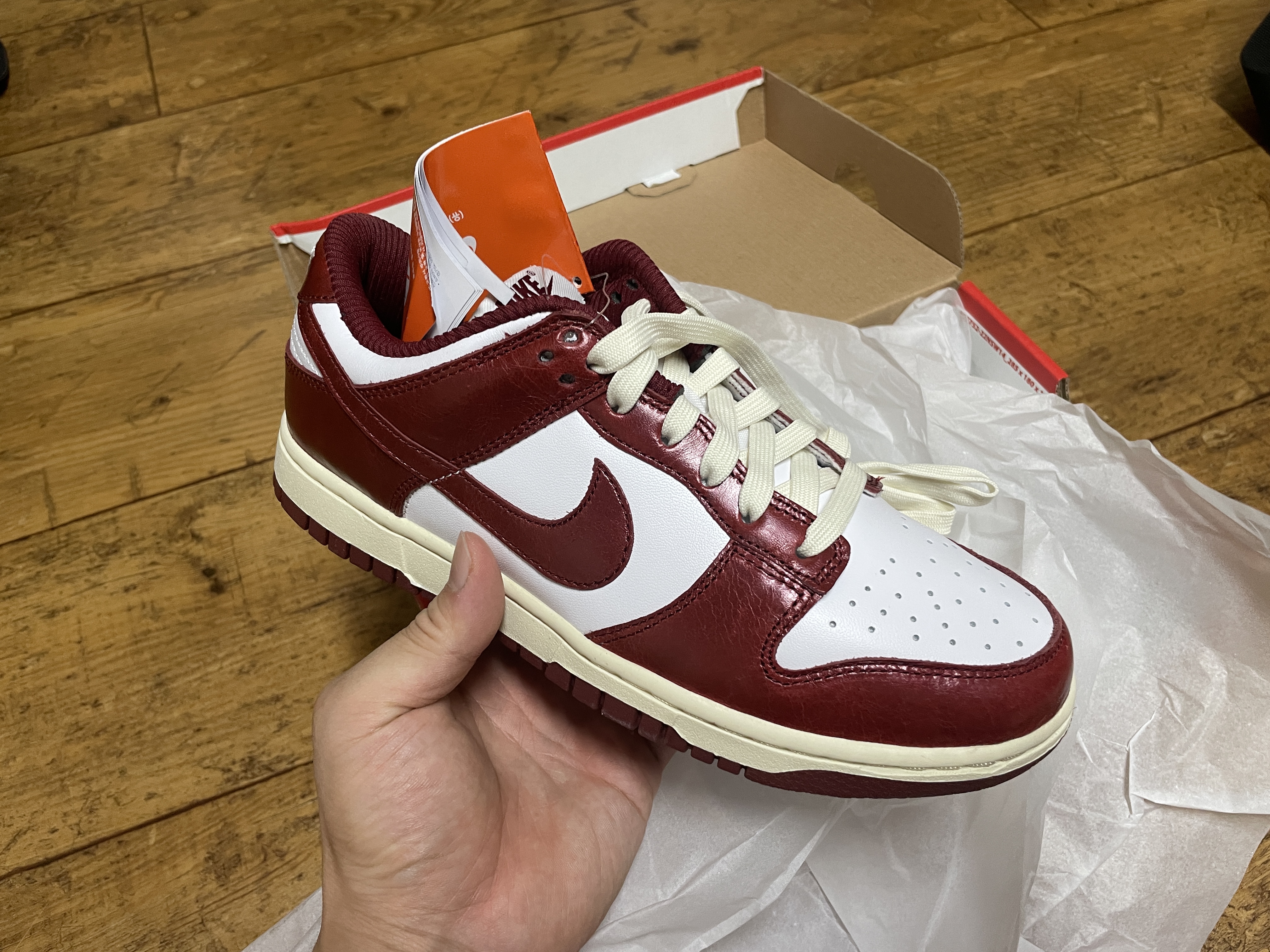 나이키 덩크 로우 레트로 프리미엄 팀 레드 앤 화이트