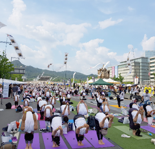 UN세계요가의날 홈페이지 요가사진 이미지입니다.
